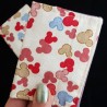 Porte carte fait main en france.
100% coton
Durable
Motif : Mickey Mousse
