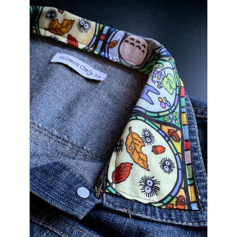 Upcycling d'une veste en jean avec un tissu Totoro